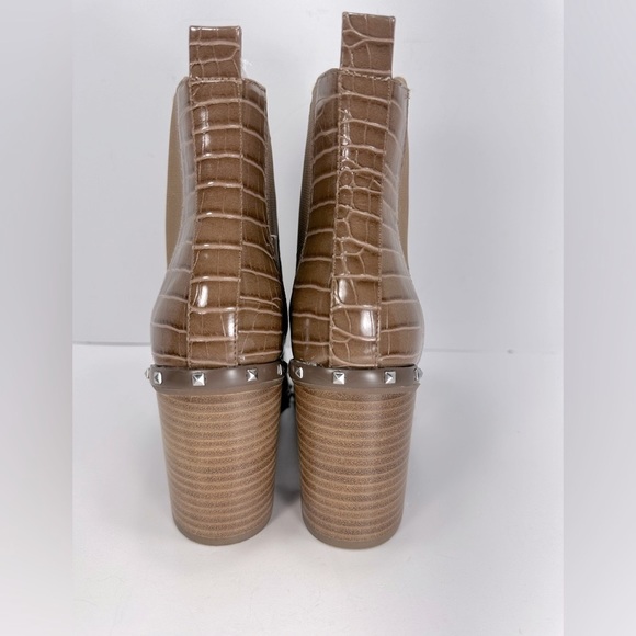 NEW Charles by Charles David Jetsetter Glossy Croco-Embossed Lace-Up Ankle Boot - Picture 5 of 9